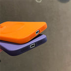 MagSafe-silikonskal med linsskydd i härdat glas iPhone 15 Pro Max Gul