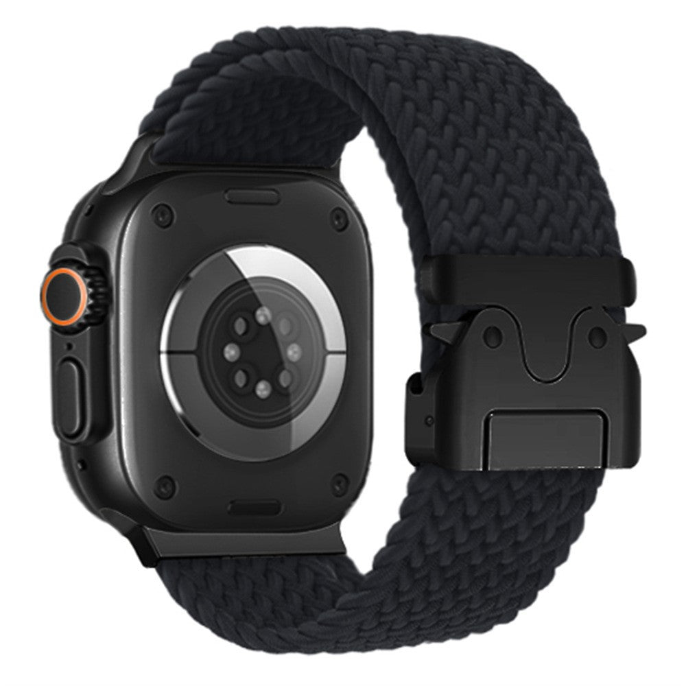 Flätat nylonarmband med fallskärms­spänne Apple Watch SE 40 mm, Apple Watch Series 1 38 mm, Apple Watch Series 10 42 mm, Apple Watch Series 11 42 mm, Apple Watch Series 2 38 mm, Apple Watch Series 3 38 mm, Apple Watch Series 4 40 mm, Apple Watch Series 5 40 mm, Apple Watch Series 6 40 mm, Apple Watch Series 7 41 mm, Apple Watch Series 8 41 mm, Apple Watch Series 9 41 mm Blå