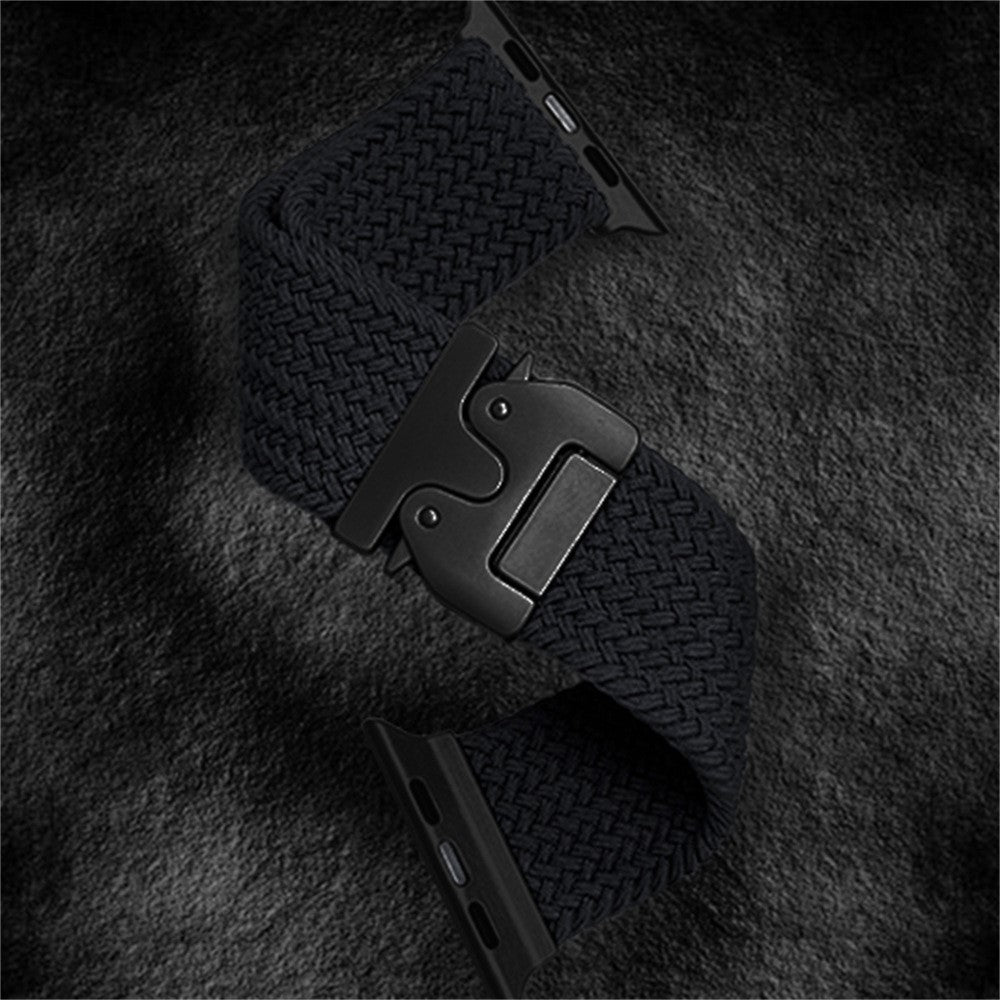 Flätat nylonarmband med fallskärms­spänne Apple Watch SE 40 mm, Apple Watch Series 1 38 mm, Apple Watch Series 10 42 mm, Apple Watch Series 11 42 mm, Apple Watch Series 2 38 mm, Apple Watch Series 3 38 mm, Apple Watch Series 4 40 mm, Apple Watch Series 5 40 mm, Apple Watch Series 6 40 mm, Apple Watch Series 7 41 mm, Apple Watch Series 8 41 mm, Apple Watch Series 9 41 mm Vinröd