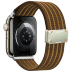 Nylonarmband med magnetiskt spänne Apple Watch SE 44 mm, Apple Watch Series 1 42 mm, Apple Watch Series 10 46 mm, Apple Watch Series 11 46 mm, Apple Watch Series 2 42 mm, Apple Watch Series 3 42 mm, Apple Watch Series 4 44 mm, Apple Watch Series 5 44 mm, Apple Watch Series 6 44 mm, Apple Watch Series 7 45 mm, Apple Watch Series 8 45 mm, Apple Watch Series 9 45 mm, Apple Watch Ultra 2 49 mm, Apple Watch Ultra 3 49 mm Svart