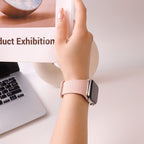 Magnetiskt silikonarmband med lyxig textur Apple Watch SE 44 mm, Apple Watch Series 1 42 mm, Apple Watch Series 10 46 mm, Apple Watch Series 11 46 mm, Apple Watch Series 2 42 mm, Apple Watch Series 3 42 mm, Apple Watch Series 4 44 mm, Apple Watch Series 5 44 mm, Apple Watch Series 6 44 mm, Apple Watch Series 7 45 mm, Apple Watch Series 8 45 mm, Apple Watch Series 9 45 mm, Apple Watch Ultra 2 49 mm, Apple Watch Ultra 3 49 mm Ljuslila