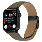 Läderarmband med svart fäste och klassisk spänne Apple Watch SE 40 mm, Apple Watch Series 1 38 mm, Apple Watch Series 10 42 mm, Apple Watch Series 11 42 mm, Apple Watch Series 2 38 mm, Apple Watch Series 3 38 mm, Apple Watch Series 4 40 mm, Apple Watch Series 5 40 mm, Apple Watch Series 6 40 mm, Apple Watch Series 7 41 mm, Apple Watch Series 8 41 mm, Apple Watch Series 9 41 mm Svart
