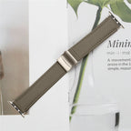 Äkta läderarmband med stjärnljusspänne Apple Watch SE 40 mm, Apple Watch Series 1 38 mm, Apple Watch Series 10 42 mm, Apple Watch Series 11 42 mm, Apple Watch Series 2 38 mm, Apple Watch Series 3 38 mm, Apple Watch Series 4 40 mm, Apple Watch Series 5 40 mm, Apple Watch Series 6 40 mm, Apple Watch Series 7 41 mm, Apple Watch Series 8 41 mm, Apple Watch Series 9 41 mm Grå