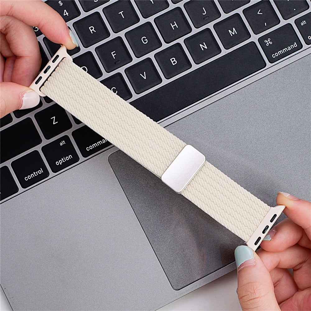 Magnetiskt nylonarmband med elastisk rem Apple Watch SE 40 mm, Apple Watch Series 1 38 mm, Apple Watch Series 10 42 mm, Apple Watch Series 11 42 mm, Apple Watch Series 2 38 mm, Apple Watch Series 3 38 mm, Apple Watch Series 4 40 mm, Apple Watch Series 5 40 mm, Apple Watch Series 6 40 mm, Apple Watch Series 7 41 mm, Apple Watch Series 8 41 mm, Apple Watch Series 9 41 mm Blå