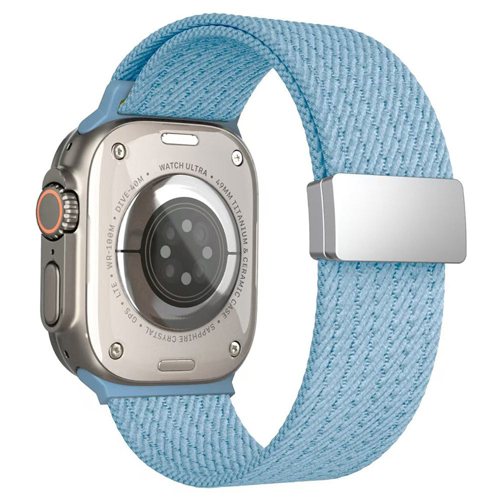 Magnetiskt nylonarmband med elastisk rem Apple Watch SE 44 mm, Apple Watch Series 1 42 mm, Apple Watch Series 10 46 mm, Apple Watch Series 11 46 mm, Apple Watch Series 2 42 mm, Apple Watch Series 3 42 mm, Apple Watch Series 4 44 mm, Apple Watch Series 5 44 mm, Apple Watch Series 6 44 mm, Apple Watch Series 7 45 mm, Apple Watch Series 8 45 mm, Apple Watch Series 9 45 mm, Apple Watch Ultra 2 49 mm, Apple Watch Ultra 3 49 mm Babyblå