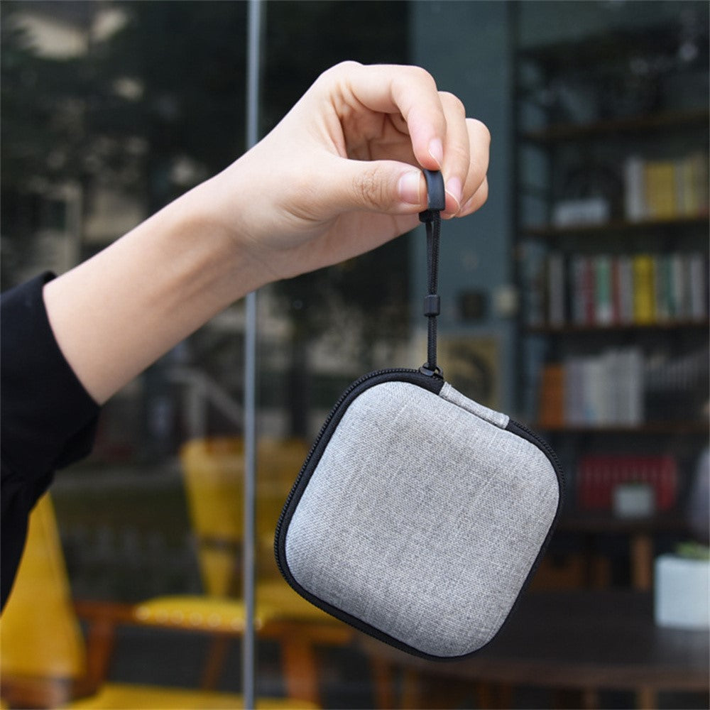 5-i-1 skyddskit med fodral, snodd och tillbehör AirPods 4 Vit